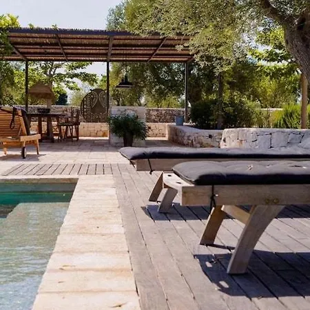 Pool Among Ancient Olive Trees In Prázdninový dům Ostuni